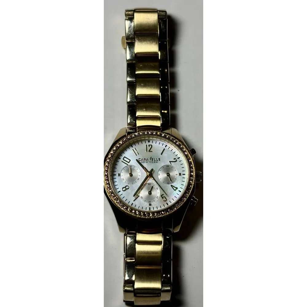 Caravelle beautiful women